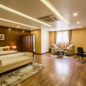 4* Hotel Yatri And